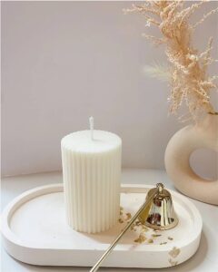 white candle شمع سفید